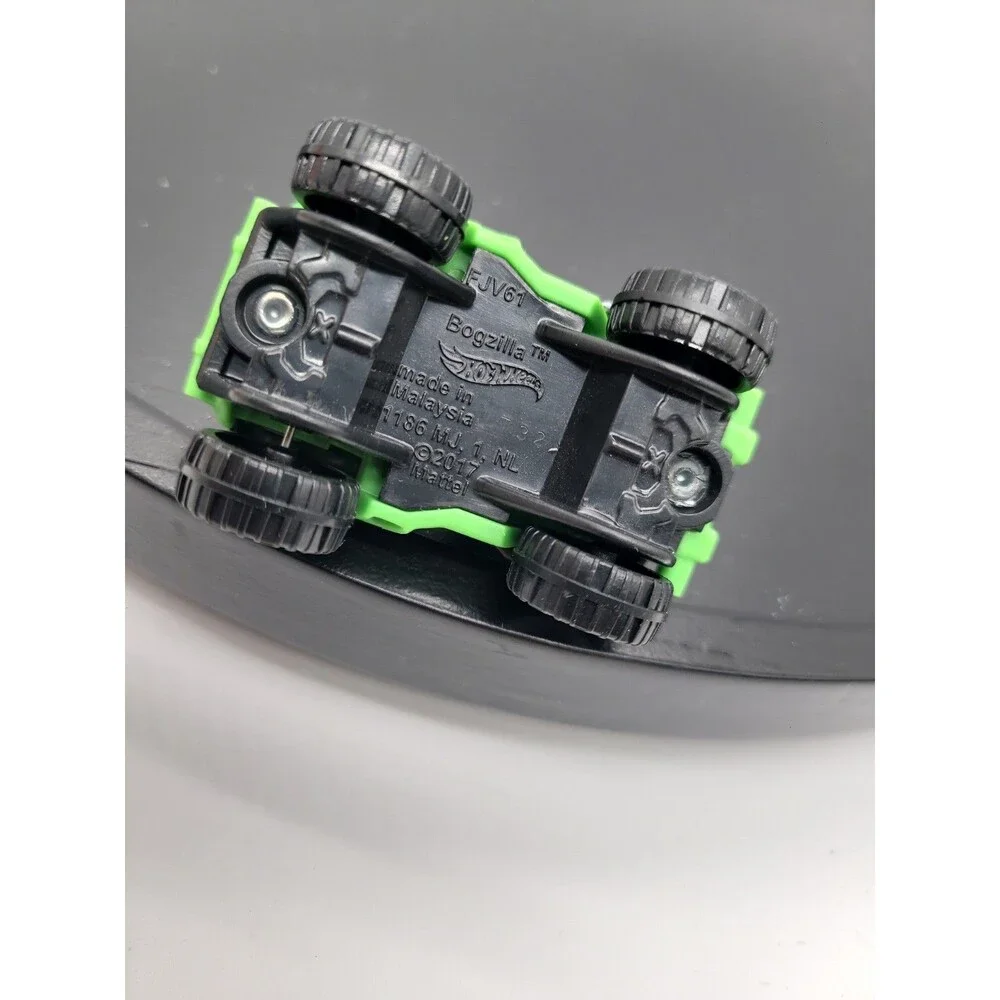 2017  Hot  Wheels BOGZILLA Green & Gray 1:64 DIiecast Car  with Black & White